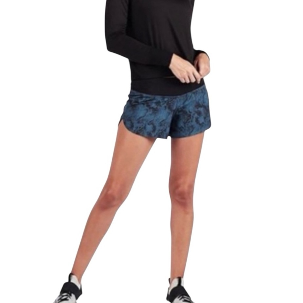 Vuori Women's Blue Patterned Shorts Size Medium